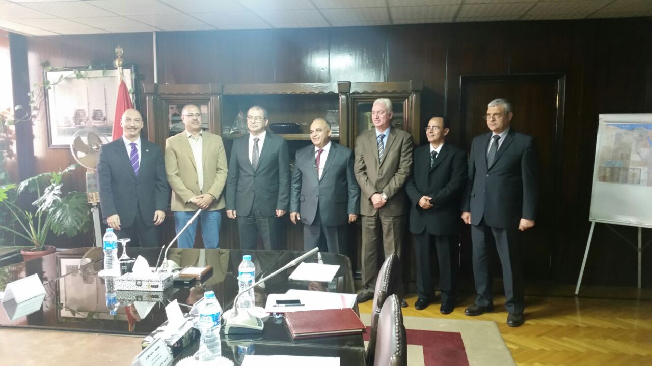 توقيع عقد حزمة مسخنات المياه لمشروع اسيوط 3 بالوليدية.....